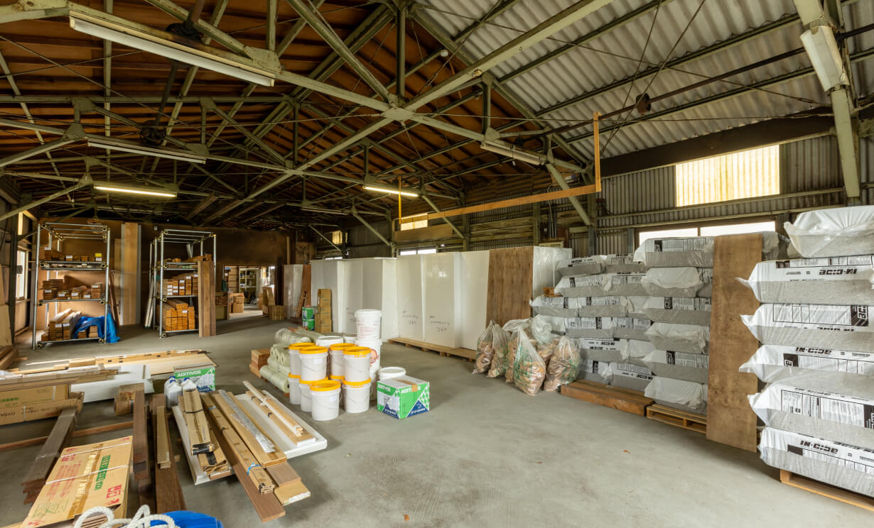 八方吉内観倉庫